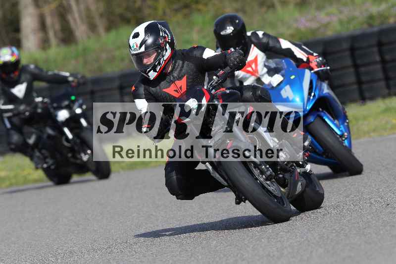 /Archiv-2023/06 10.04.2023 Moto Club Anneau du Rhin/Blanc-Novice/4